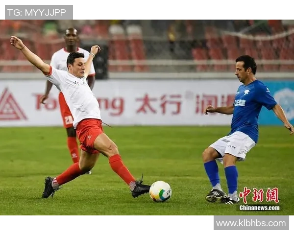 全球足坛之巅：谁才是当今最伟大的足球球星引领者