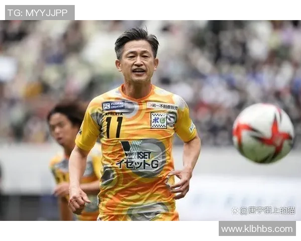 目前足球界年龄最大的球员是谁他在场上的表现如何