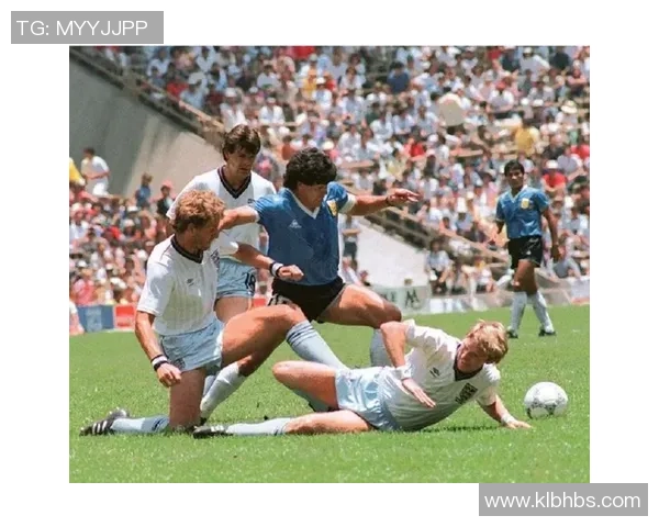 足球球星射门篮球突破极限展现运动跨界才华与竞技魅力