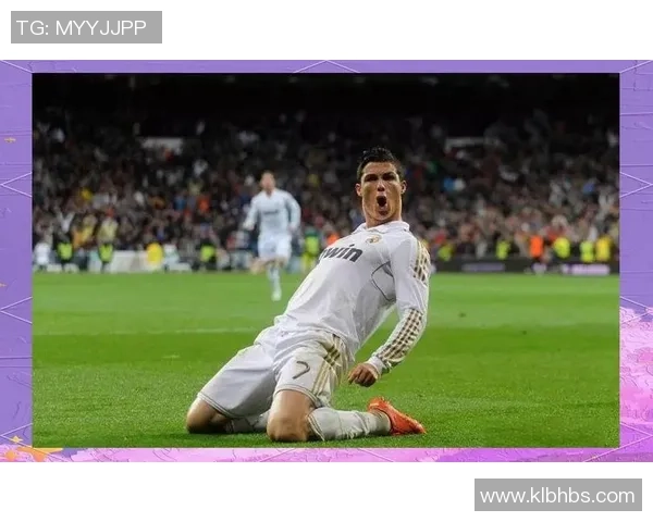 足球鞋号9号球星背后的传奇故事与场上风采 足球鞋号9号球星背后的传奇故事与场上风采