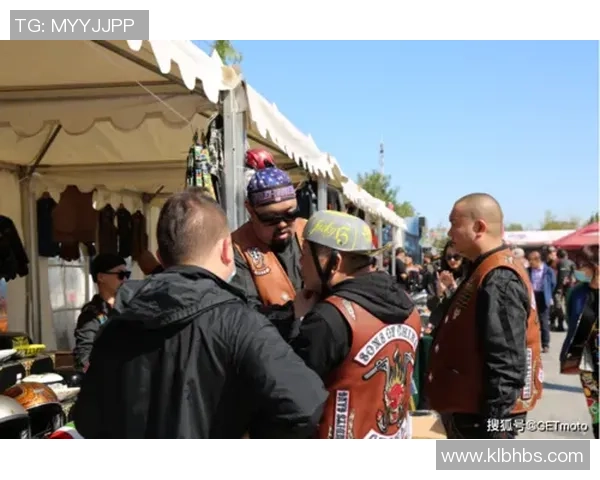 聚焦拜仁球星卡足球收藏热潮探索球迷文化与竞技激情魅力 聚焦拜仁球星卡足球收藏热潮探索球迷文化与竞技激情魅力