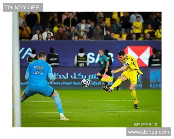 慢动作回放中感受足球巨星的每一次触球与激情瞬间 慢动作回放中感受足球巨星的每一次触球与激情瞬间